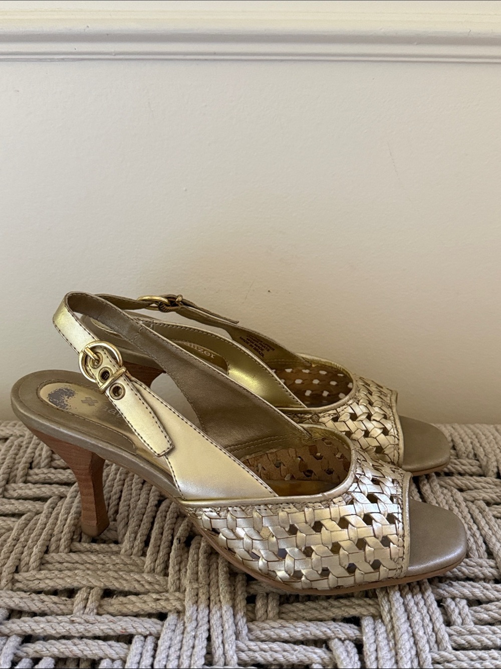 Naturalizer Gold Woven Leather Slingback Peep Toe Heels Size 5.5M